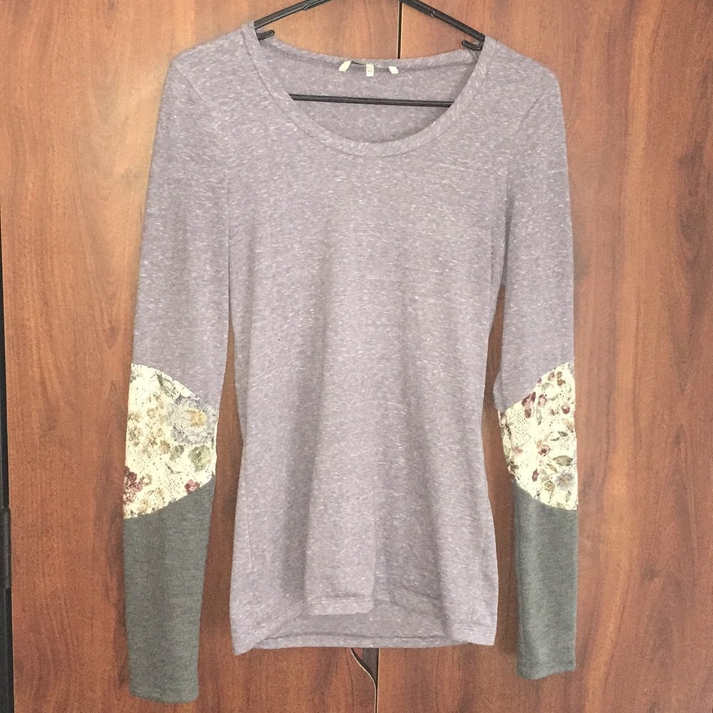Medium, Purple/Grey floral sleeved  top.